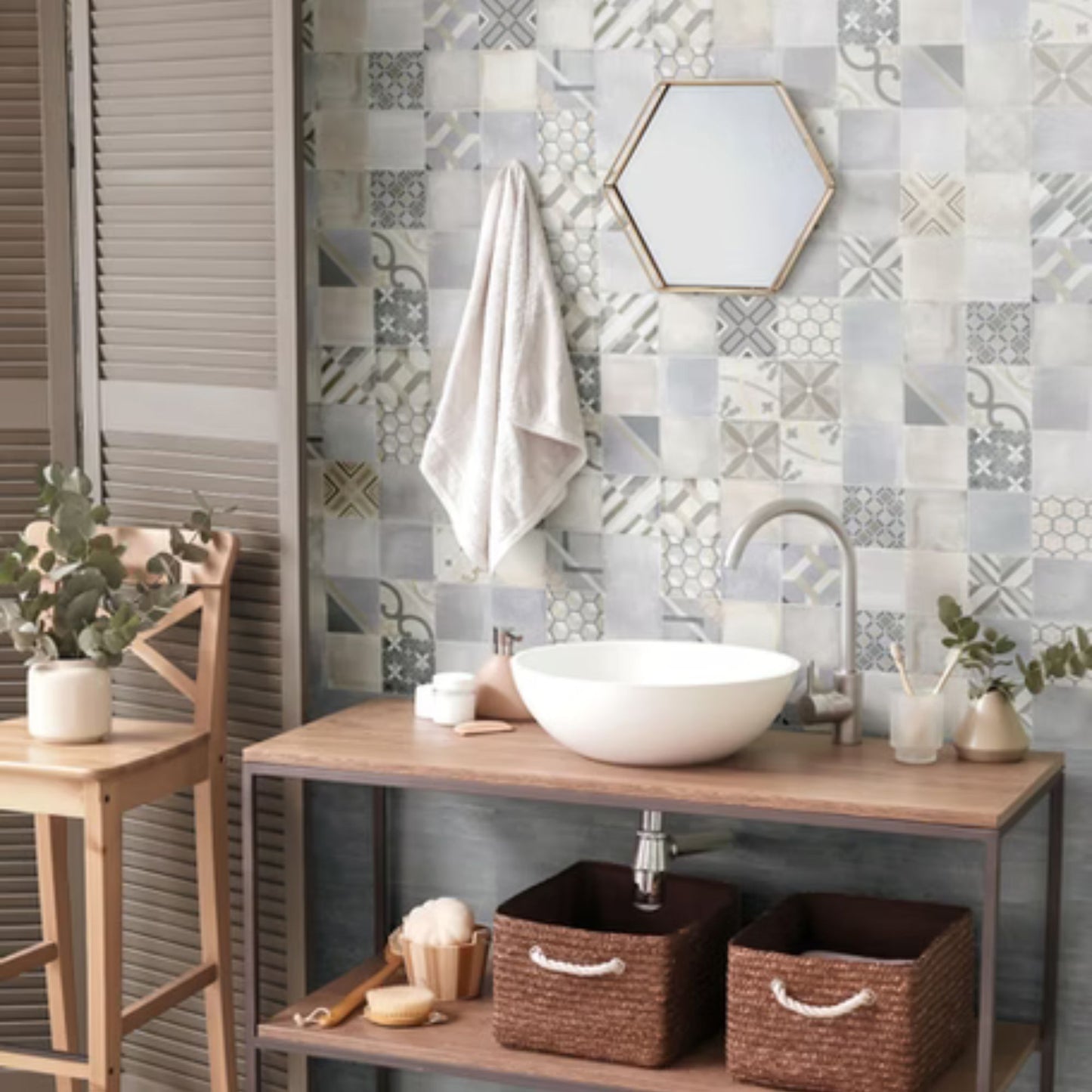 ETOILE SAVOIA ITALIA rivestimenti in bicottura in pasta bianca effetto cemento e muretto decorato per pareti bagno e living