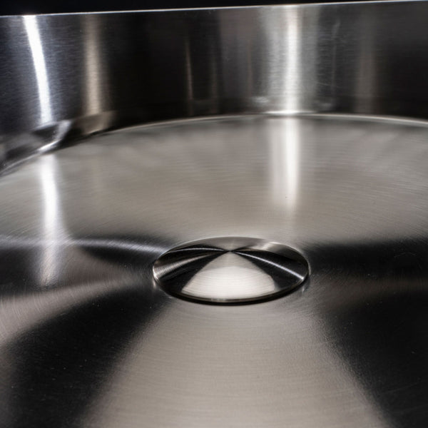 LAVABO FOYER OVALE in acciaio inox PVD - CIPÍ lavandino Design sottile, saldatura invisibile e forma ellittica elegante