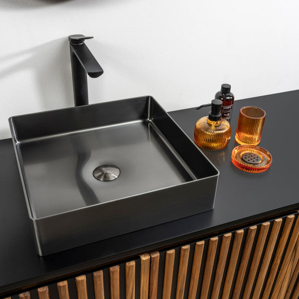 LAVABO FOYER REGULAR da appoggio in acciaio inox PVD - CIPÍ lavandino design minimale, elegante e saldato da un'unica lastra.