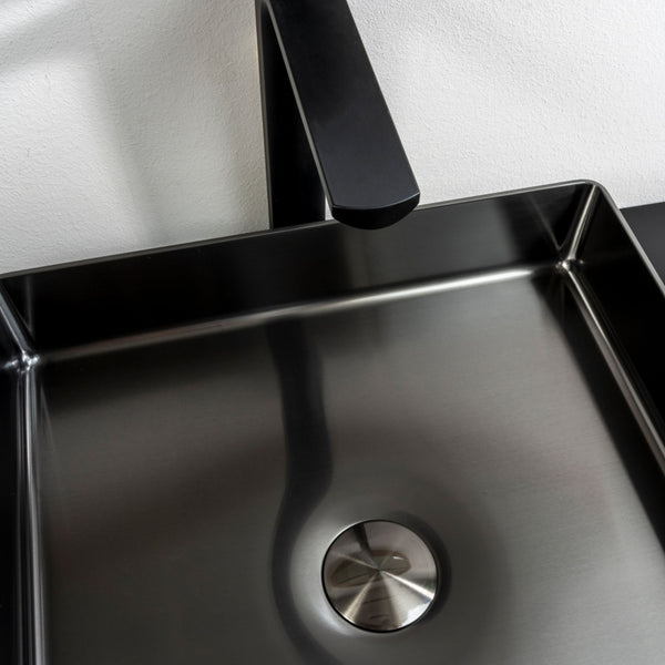 LAVABO FOYER REGULAR da appoggio in acciaio inox PVD - CIPÍ lavandino design minimale, elegante e saldato da un'unica lastra.