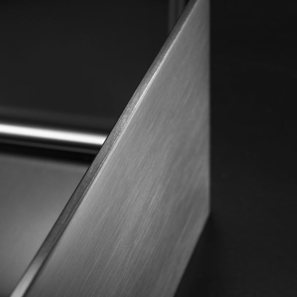 LAVABO FOYER REGULAR da appoggio in acciaio inox PVD - CIPÍ lavandino design minimale, elegante e saldato da un'unica lastra.