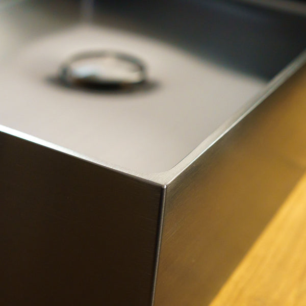 LAVABO FOYER SQUARE in acciaio inox PVD+Nano - CIPÍ lavandino 3 mm di spessore, eleganza e perfezione senza saldature