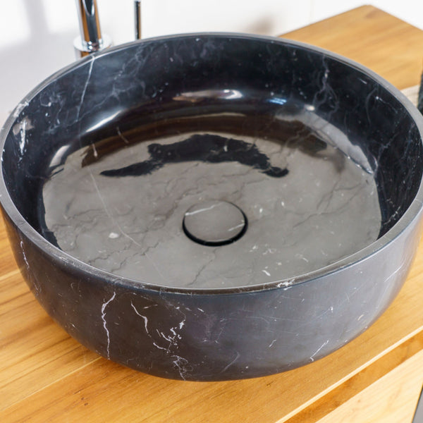 LAVABO NERO MARQUINIA in marmo nero naturale - CIPÍ lavandino da appoggio elegante con piletta coordinata