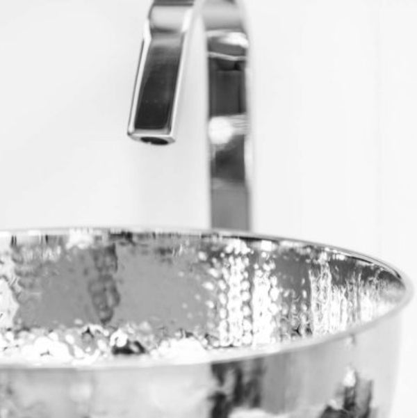 LAVABO NEW SHINE 40Ø da appoggio in ottone cromato martellato - CIPÍ Lavandino dal design prezioso, riflessi metallici e stile elegante senza tempo