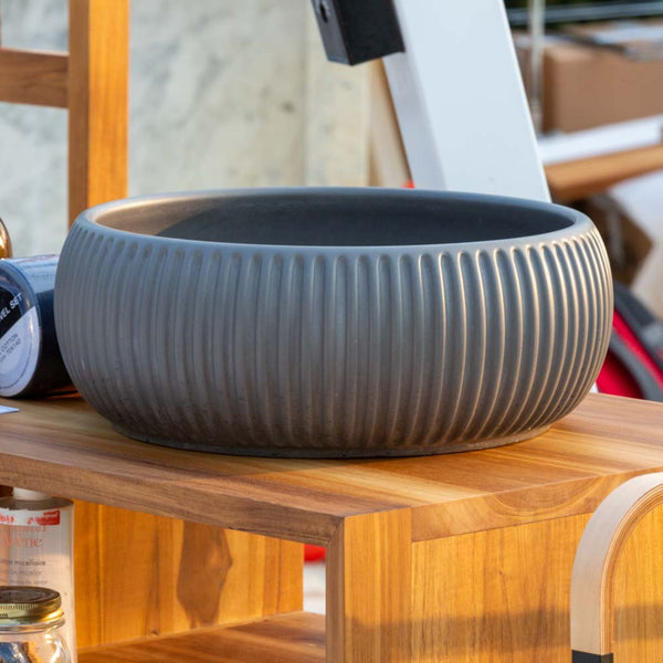 LAVABO PLISSE ROUND in cemento e resina - CIPÍ lavandino dal design moderno e superfici materiche uniche