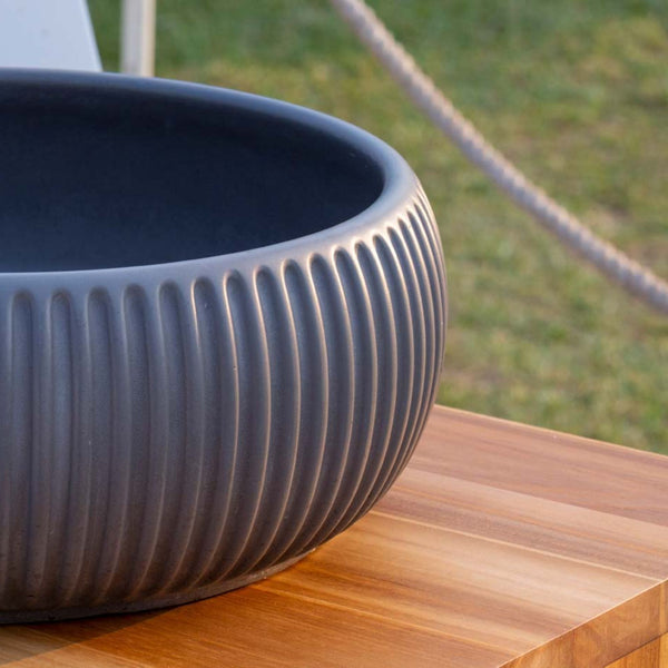 LAVABO PLISSE ROUND in cemento e resina - CIPÍ lavandino dal design moderno e superfici materiche uniche