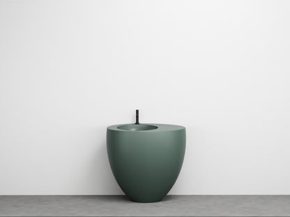 # LAVABO FREESTANDING LE GIARE - CIELO Realizzato in ceramica di alta qualità per un bagno  sinuoso e austero