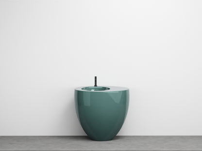 # LAVABO FREESTANDING LE GIARE - CIELO Realizzato in ceramica di alta qualità per un bagno  sinuoso e austero