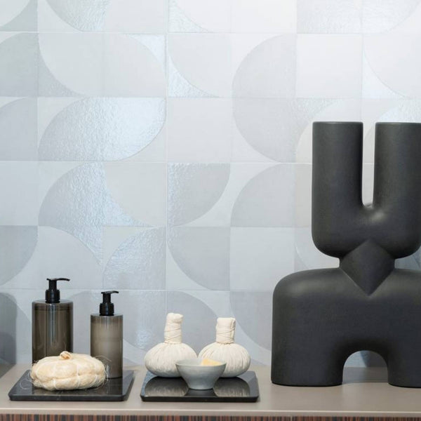 # MAT&MORE - FAP CERAMICHE lavorazioni lucide su fondi matt creano effetti geometrici in rilievo