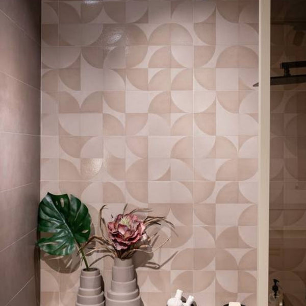 # MAT&MORE - FAP CERAMICHE lavorazioni lucide su fondi matt creano effetti geometrici in rilievo