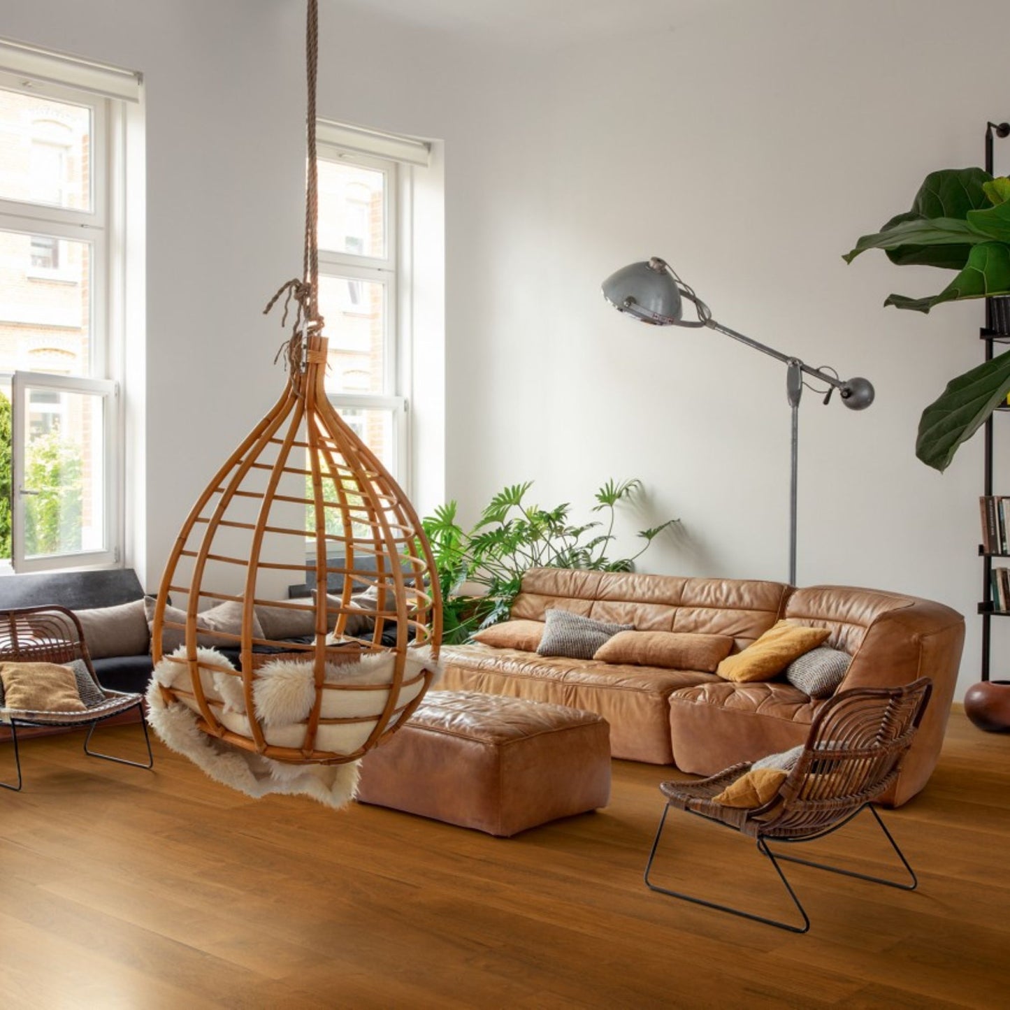 Pavimento in Laminato CAPTURE MERBAU QUICK-STEP effetto legno rosso impermeabile con tecnologia Scratch Guard, posa Uniclic