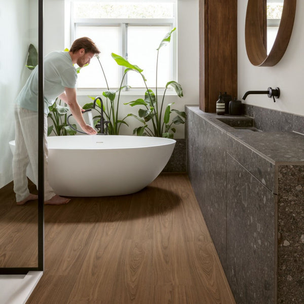 Pavimento in Laminato CAPTURE NOCE ELEGANTE QUICK-STEP 100% impermeabile, Scratch Guard, posa Uniclic
