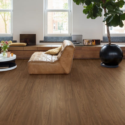 Pavimento in Laminato CAPTURE NOCE ELEGANTE QUICK-STEP 100% impermeabile, Scratch Guard, posa Uniclic