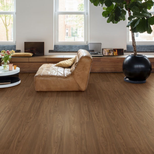 Pavimento in Laminato CAPTURE NOCE ELEGANTE QUICK-STEP 100% impermeabile, Scratch Guard, posa Uniclic