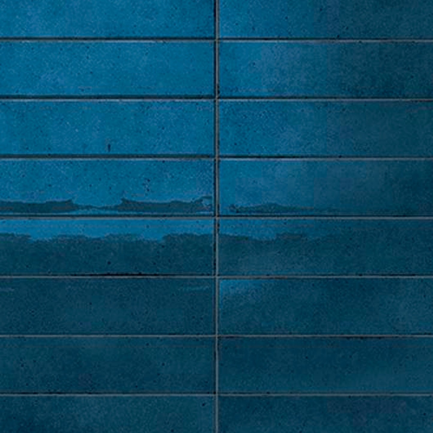 BRIT FONDOVALLE rivestimento per pareti dal pattern visivo dinamico, le rifrazioni della luce creano giochi di colore che ricordano le sfumature del mare