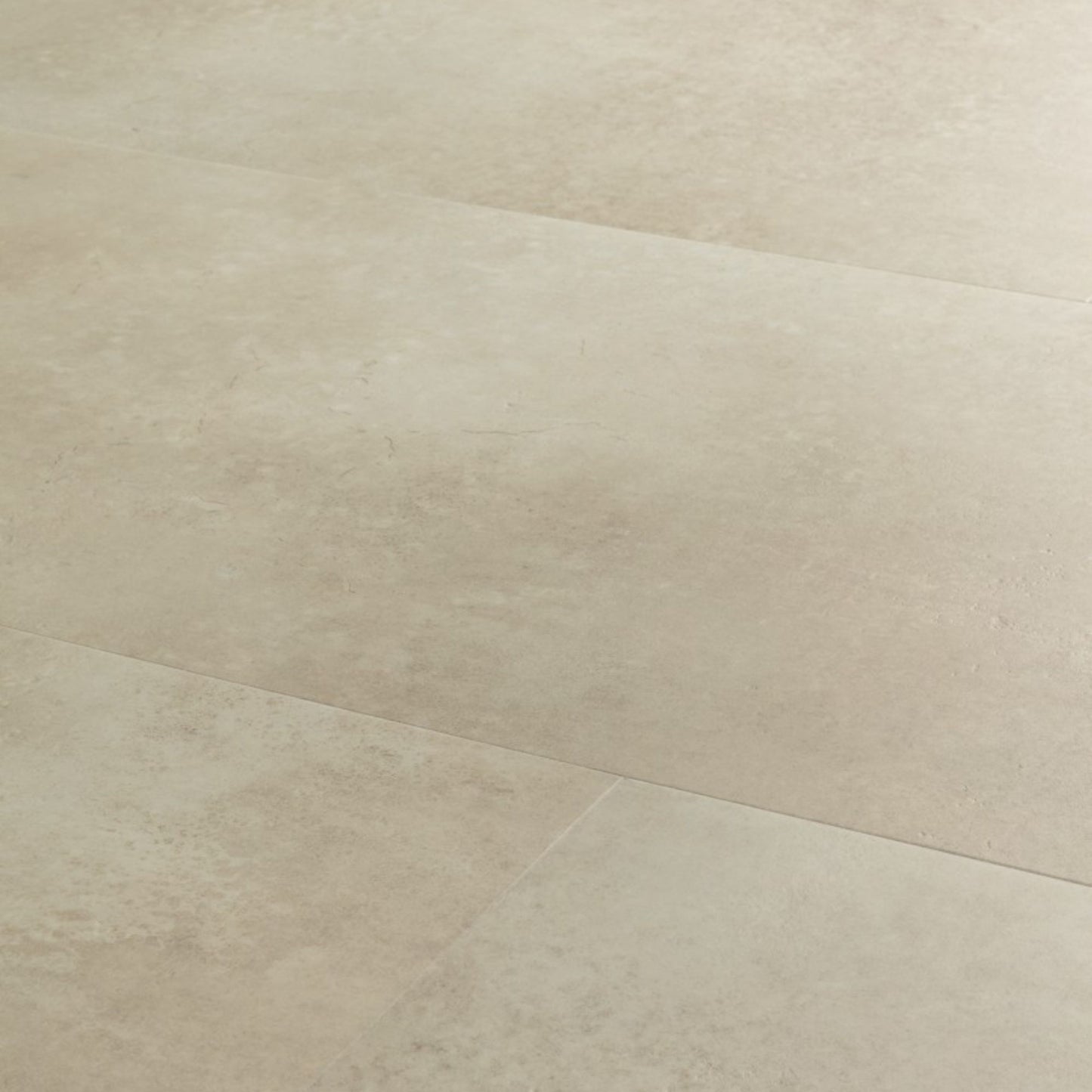 Pavimento in PVC ILLUME CEMENTO ARENARIA QUICK-STEP effetto pietra bisellatura naturale e garanzia a vita