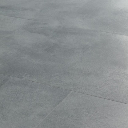 Pavimento in PVC ILLUME AZZURRO SOFT QUICK-STEP effetto pietra con piastrella media impermeabile e posa Uniclic