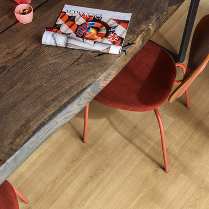 Pavimento in Laminato CAPTURE ROVERE SPAZZOLATO NATURALE CALDO QUICK-STEP per chi desidera un effetto legno credibile, facilmente integrabile in diversi stili di arredamento
