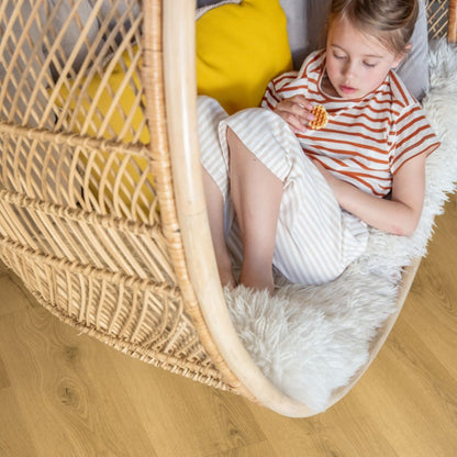 Pavimento in Laminato CLASSIC ROVERE CLASSICO CHIARO QUICK-STEP 100% impermeabile, bisellatura a stampa, sistema Uniclic