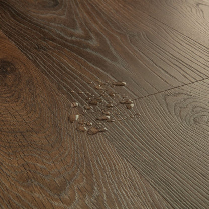 Pavimento in Laminato CLASSIC ROVERE NOCCIOLA QUICK-STEP impermeabile con bisellatura a stampa classe 32