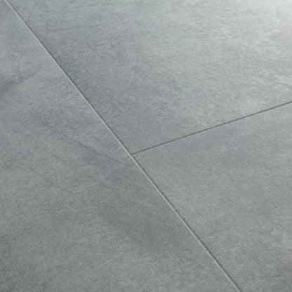 Pavimento in PVC ILLUME AZZURRO SOFT QUICK-STEP effetto pietra con piastrella media impermeabile e posa Uniclic