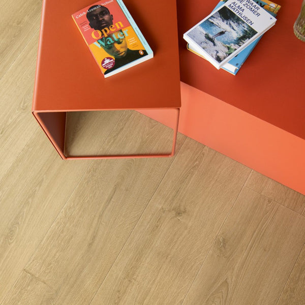 Pavimento in Laminato CAPTURE ROVERE SPAZZOLATO NATURALE CALDO QUICK-STEP per chi desidera un effetto legno credibile, facilmente integrabile in diversi stili di arredamento