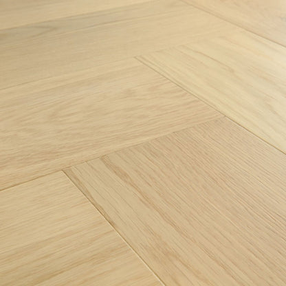 Pavimento in PARQUET DISEGNO ROVERE CHANTILLY EXTRA OPACO QUICK-STEP motivo a spina di pesce naturale e raffinato adatto a qualsiasi ambiente residenziale