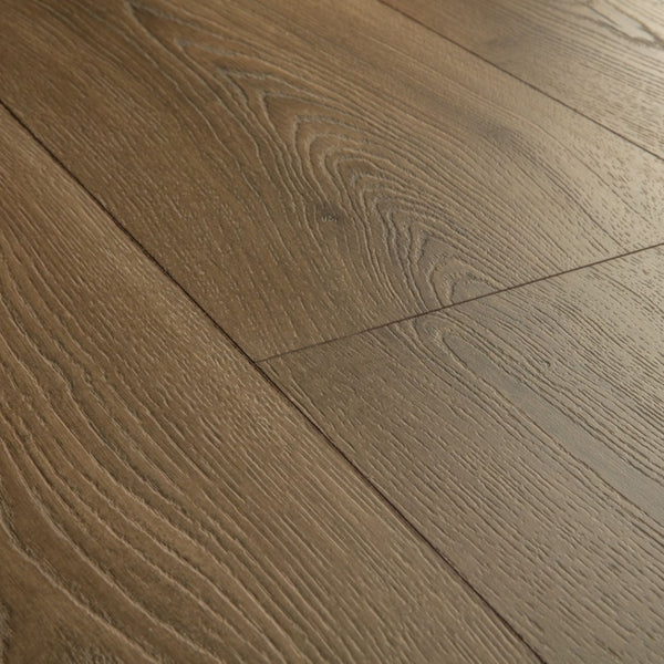 Pavimento in Laminato CLASSIC ROVERE CALDO QUICK-STEP impermeabile con bisellatura a stampa e sistema Uniclic compatibile con riscaldamento a pavimento