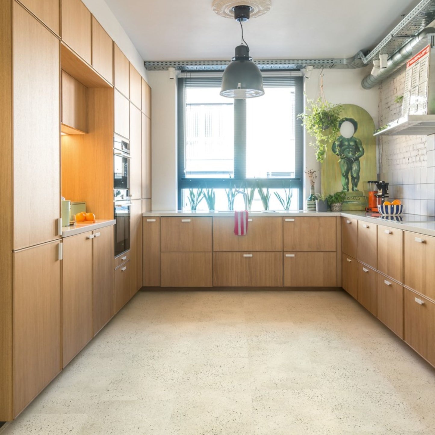 Pavimento in PVC ILLUME CEMENTO GHIAIA QUICK-STEP pietra con finitura cemento tonalità beige crea ambienti luminosi e continui