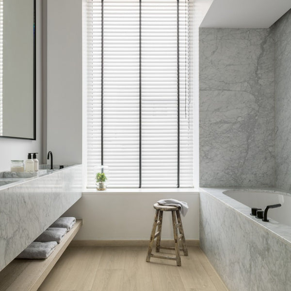 Pavimento in Laminato CAPTURE ROVERE SPAZZOLATO BEIGE QUICK-STEP bisellatura naturale, classe 32 e posa Uniclic per ambienti residenziali