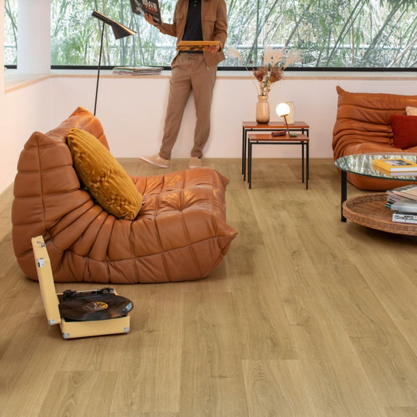 Pavimento in Laminato CAPTURE ROVERE SPAZZOLATO NATURALE CALDO QUICK-STEP per chi desidera un effetto legno credibile, facilmente integrabile in diversi stili di arredamento