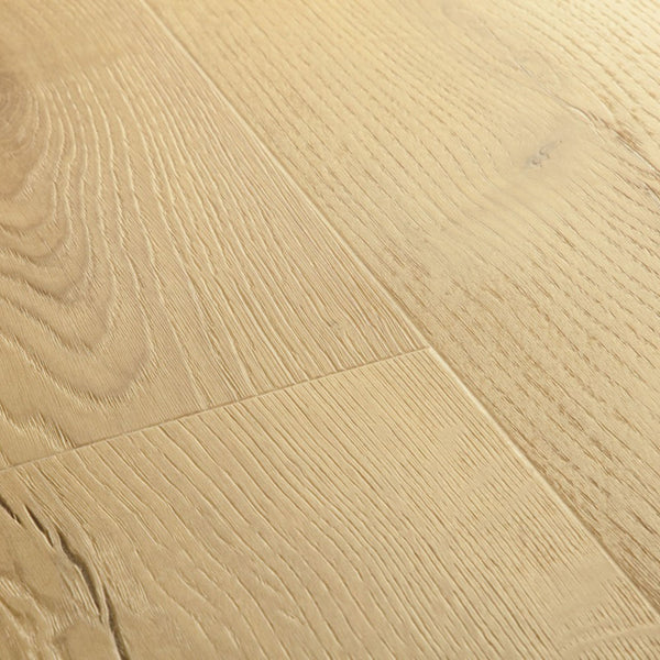 Pavimento in PVC BLOOM ROVERE SPAZZOLATO BEIGE QUICK-STEP è progettata per garantire stabilità nel tempo