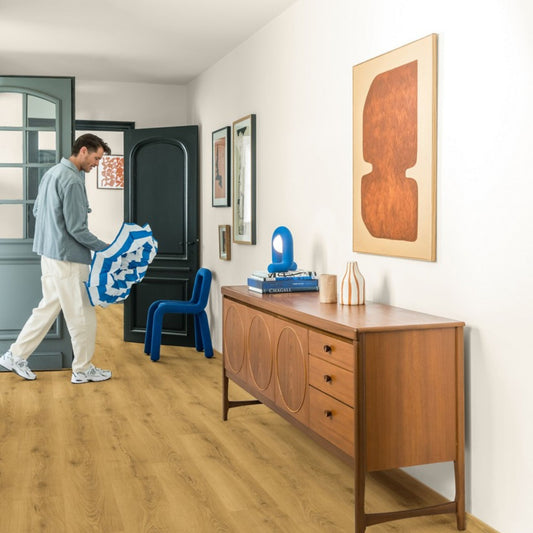 Pavimento in Laminato CLASSIC ROVERE CLASSICO CHIARO QUICK-STEP 100% impermeabile, bisellatura a stampa, sistema Uniclic