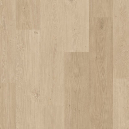 Pavimento in PVC BLOS BASE ROVERE SABBIA DELLA COSTA QUICK-STEP finitura effetto legno rovere in tonalità beige sabbia