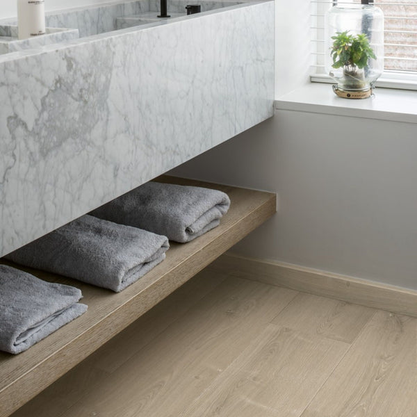Pavimento in Laminato CAPTURE ROVERE SPAZZOLATO BEIGE QUICK-STEP bisellatura naturale, classe 32 e posa Uniclic per ambienti residenziali