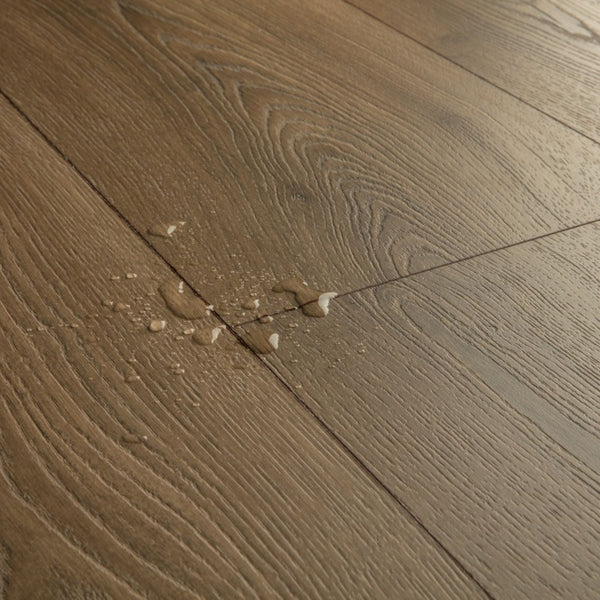 Pavimento in Laminato CLASSIC ROVERE CALDO QUICK-STEP impermeabile con bisellatura a stampa e sistema Uniclic compatibile con riscaldamento a pavimento