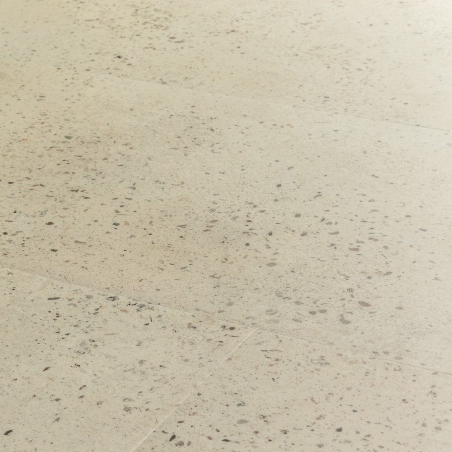 Pavimento in PVC ILLUME CEMENTO GHIAIA QUICK-STEP pietra con finitura cemento tonalità beige crea ambienti luminosi e continui