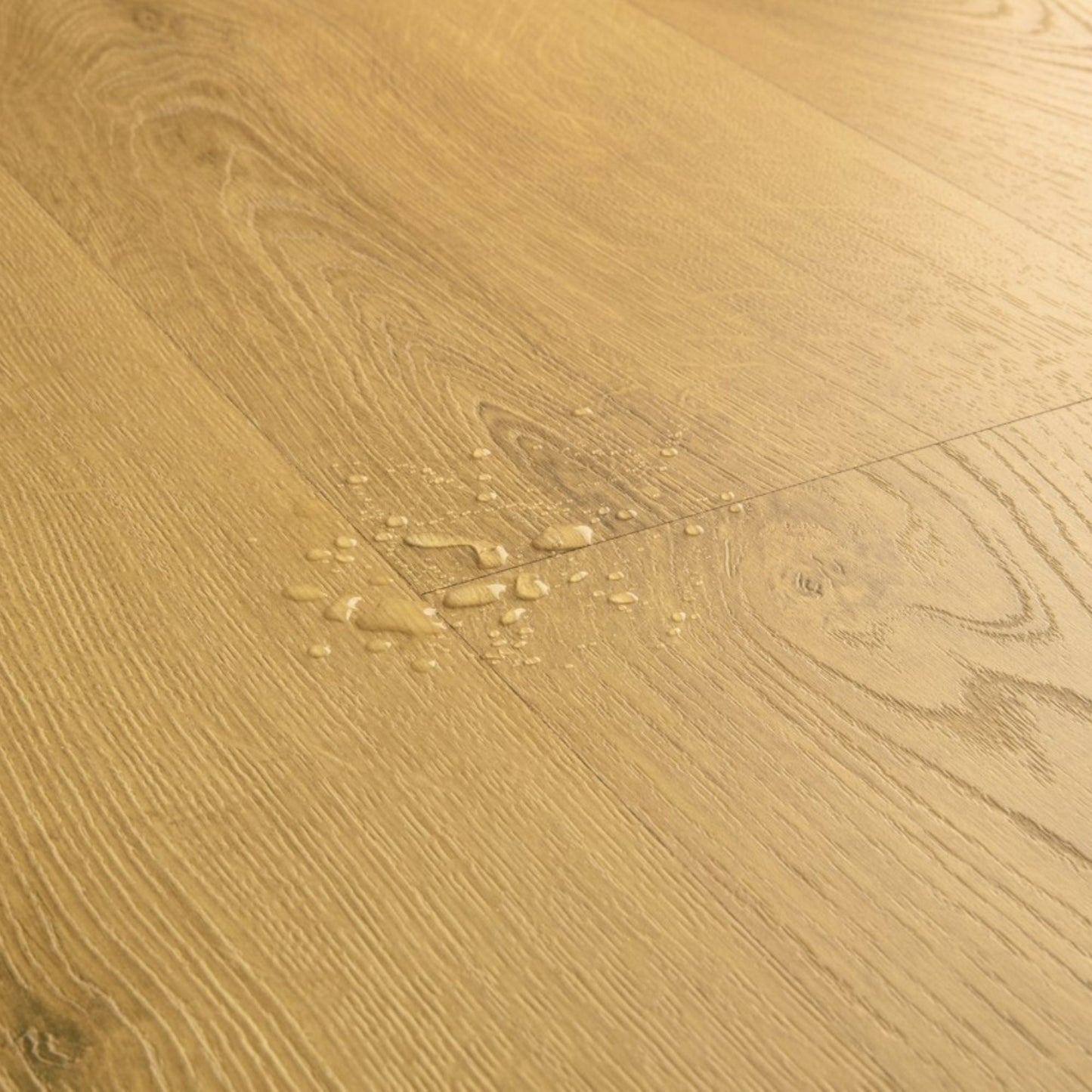 Pavimento in Laminato CLASSIC ROVERE CLASSICO CHIARO QUICK-STEP 100% impermeabile, bisellatura a stampa, sistema Uniclic