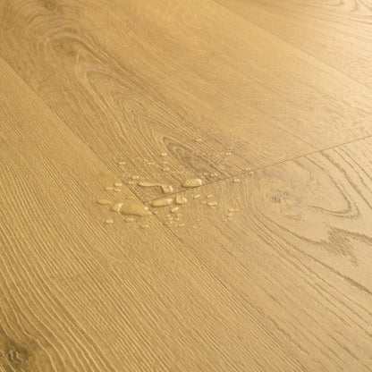 Pavimento in Laminato CLASSIC ROVERE CLASSICO CHIARO QUICK-STEP 100% impermeabile, bisellatura a stampa, sistema Uniclic
