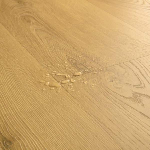 Pavimento in Laminato CLASSIC ROVERE CLASSICO CHIARO QUICK-STEP 100% impermeabile, bisellatura a stampa, sistema Uniclic