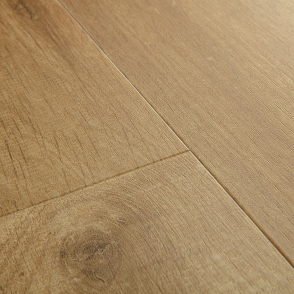 Pavimento in PVC BLOOM ROVERE COTONE PROFONDO QUICK-STEP studiata per integrarsi in ambienti residenziali moderni e tradizionali