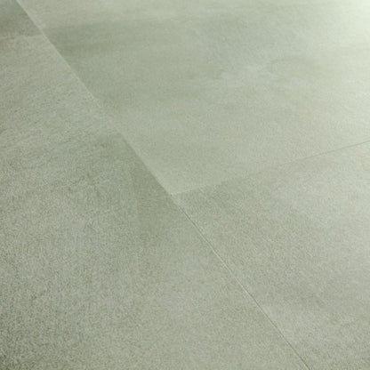 Pavimento in PVC ILLUME VERDE SOFT QUICK-STEP finitura effetto pietra con bisellatura naturale