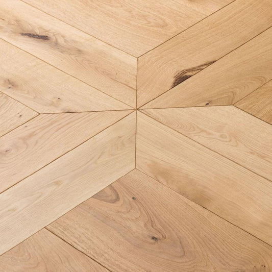 # PARQUET A DISEGNO GEOMETRIA SQUARE ROVERE - LABOR LEGNO Design intrecciato, posa incollata, finitura a vernice all’acqua per interni classici