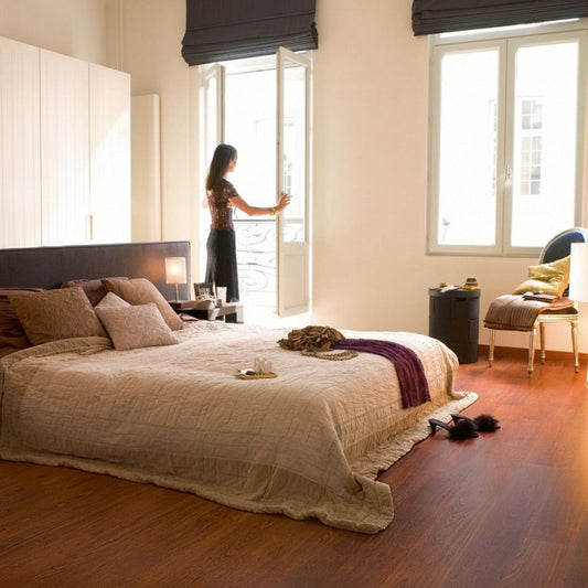Pavimento in Laminato ELIGNA MERBAU QUICK-STEP con doga elegante, impermeabilità totale e compatibilità con riscaldamento a pavimento