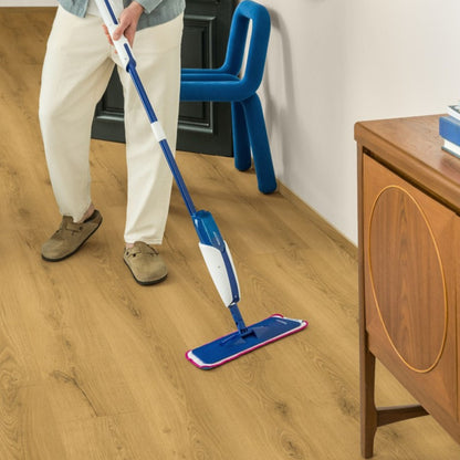 Pavimento in Laminato CLASSIC ROVERE CLASSICO CHIARO QUICK-STEP 100% impermeabile, bisellatura a stampa, sistema Uniclic