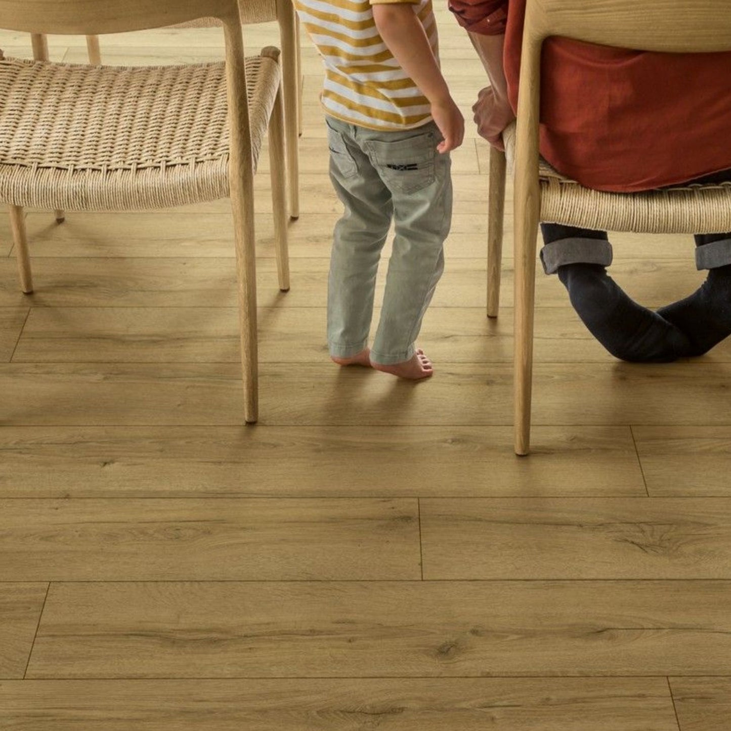 Pavimento in Laminato CLASSIC ROVERE MIELE D'ACACIA QUICK-STEP impermeabile al 100% con sistema Uniclic, compatibile con riscaldamento a pavimento