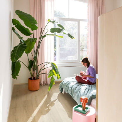 Pavimento in PVC BLOOM ROVERE SPAZZOLATO BEIGE QUICK-STEP è progettata per garantire stabilità nel tempo