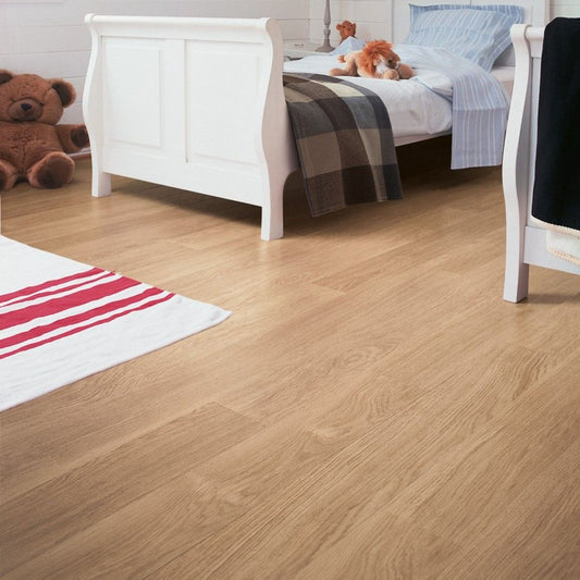 Pavimento in Laminato ELIGNA ROVERE VERNICIATO BIANCO QUICK-STEP impermeabile, classe 32, posa Uniclic, compatibile con riscaldamento a pavimento.