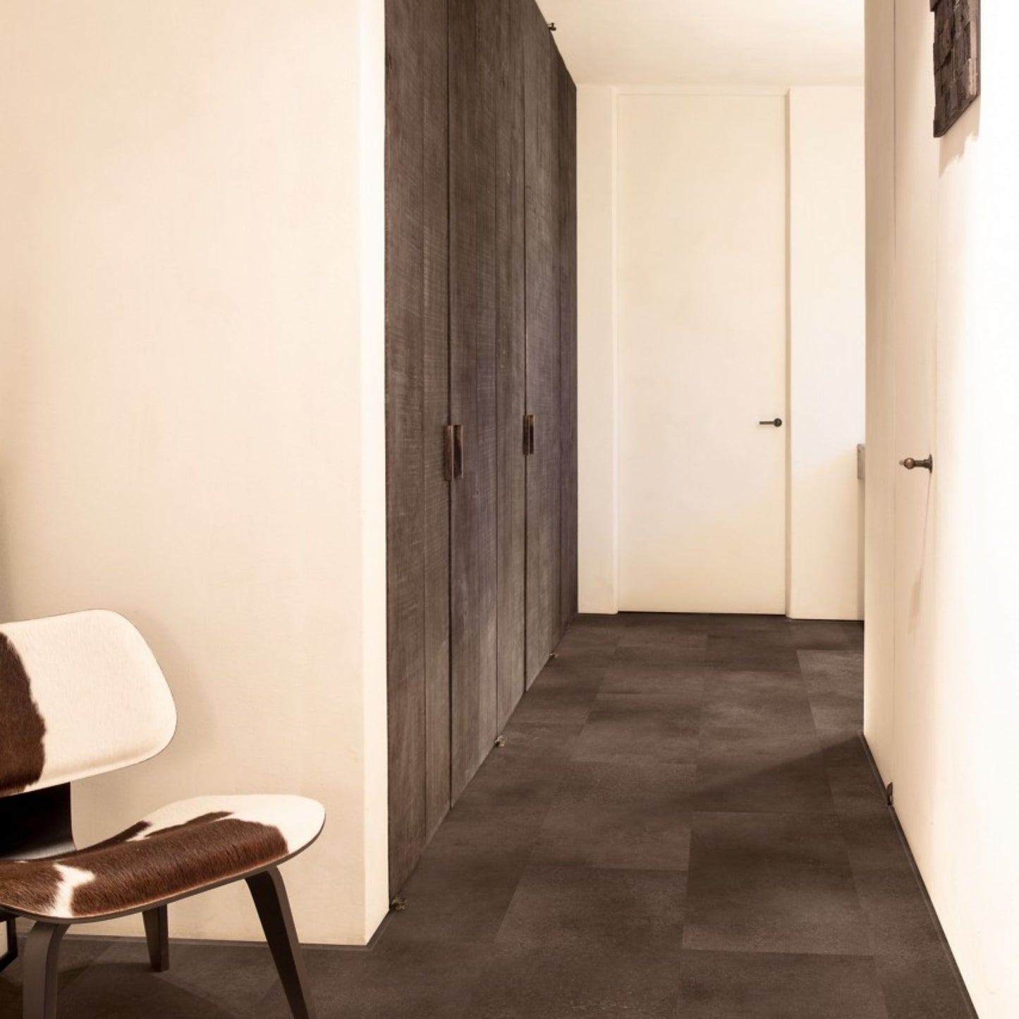 Pavimento in PVC ORO BASE PIETRA CANNELLA QUICK-STEP effetto pietra impermeabile con posa Uniclic, con riscaldamento a pavimento