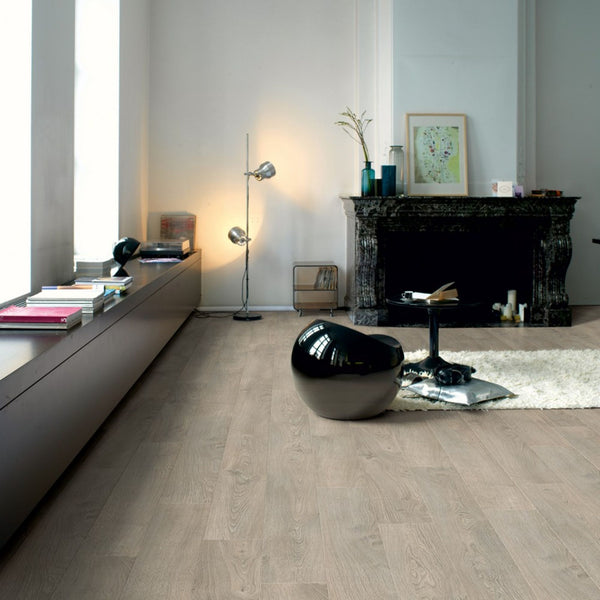 Pavimento in Laminato CLASSIC ROVERE INVECCHIATO GRIGIO CHIARO QUICK-STEP compatibilità con riscaldamento a pavimento per ambienti residenziali